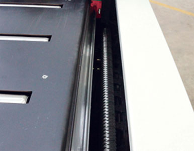 Lead-screws-and-guide-rails.jpg